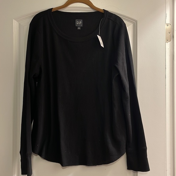 Gap XL long sleeve black light thermal NWT - Picture 2 of 5